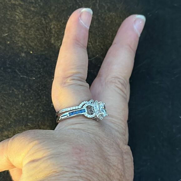 White Cubic Zirconia & Blue Baguette Silvertone 2-Piece Ring Set Size 7 Bridal - Picture 4 of 4